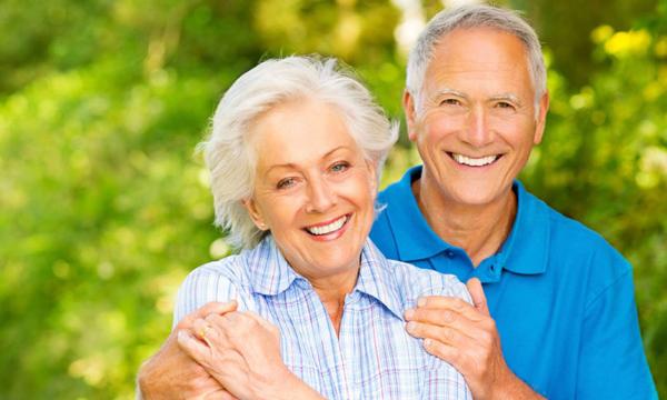 Постоянно действует скидка для пенсионеров на лечение и протезирование зубов